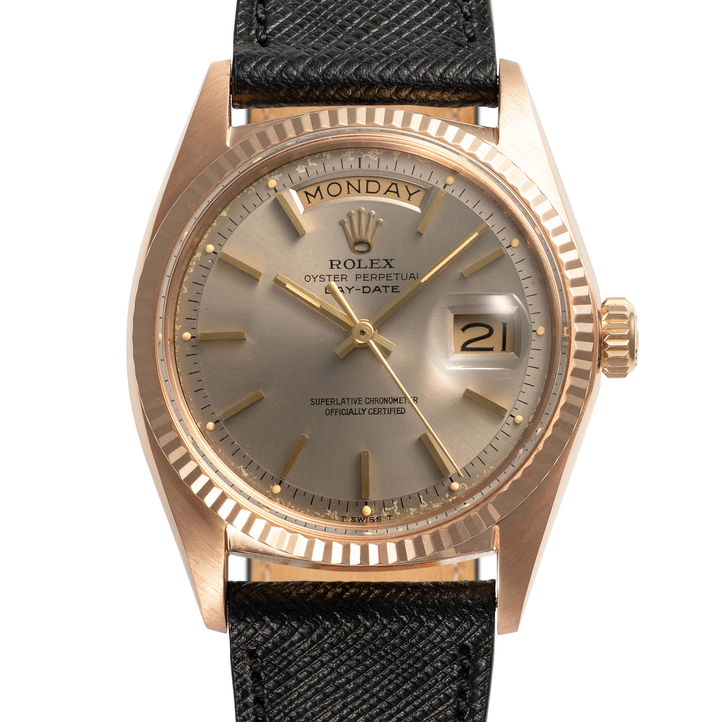A GENTLEMAN'S SIZE 18K SOLID ROSE GOLD ROLEX OYSTER PERPETUAL DAY DATE WRIST WATCH CIRCA 1971,