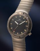 A GENTLEMAN'S TITANIUM IWC PORSCHE DESIGN OCEAN 2000 AUTOMATIC BRACELET WATCH CIRCA 1980s