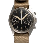 A GENTLEMAN'S SIZE STAINLESS STEEL BRITISH MILITARY CWC ROYAL NAVY CHRONOGRAPH WRIST WATCH DATED