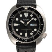 A GENTLEMAN'S SIZE STAINLESS STEEL AUTOMATIC SEIKO 