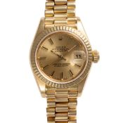A LADY'S 18K SOLID GOLD ROLEX OYSTER PERPETUAL DATEJUST BRACELET WATCH CIRCA 1985, REF. 69178 WITH