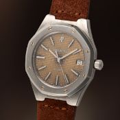 A RARE GENTLEMAN'S SIZE STAINLESS STEEL AUDEMARS PIGUET ROYAL OAK AUTOMATIC WRIST WATCH CIRCA 1990s,