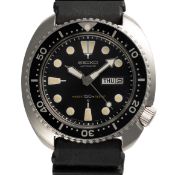 A GENTLEMAN'S SIZE STAINLESS STEEL AUTOMATIC SEIKO 