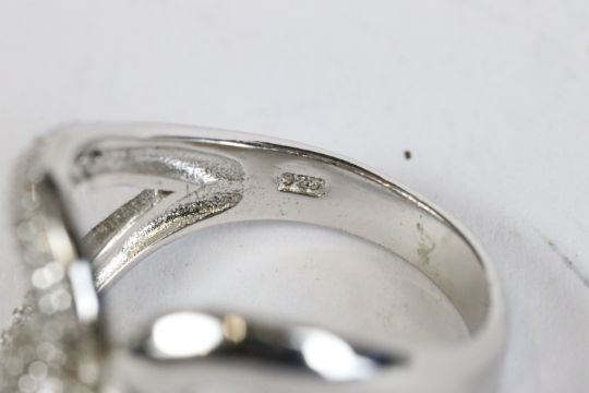 Silver and CZ cross over ring - Image 3 of 3