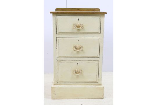 Pair of vintage three drawer painted bedside chests - Image 5 of 8