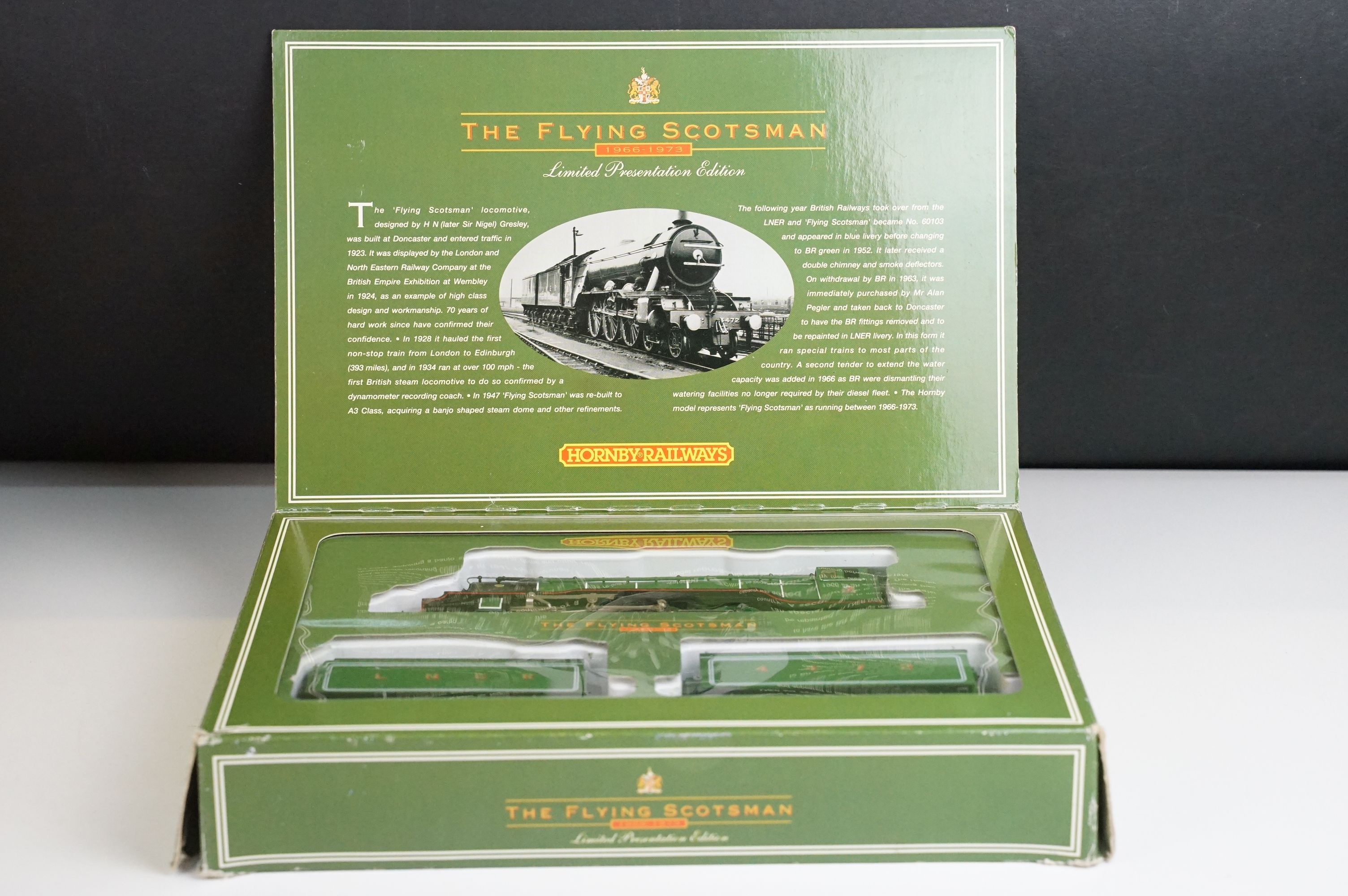 Boxed Hornby OO gauge ltd presentation edn R075 The Flying Scotsman locomotive and a boxed - Image 6 of 9