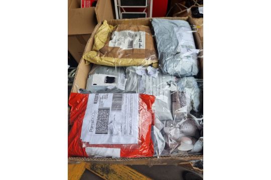 TRADE LOT TO CONTAIN 100 x UNCHECKED COURIER/INTERNET RETURNS. CONDITION & ITEMS UNKNOWN. ITEMS WILL - Image 5 of 11