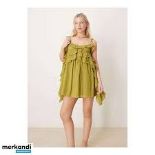 250 X BRAND NEW PIECES OF BRANDED WOMENS CLOTHING IN VARIOUS DESIGNS AND SIZES INCLUDING