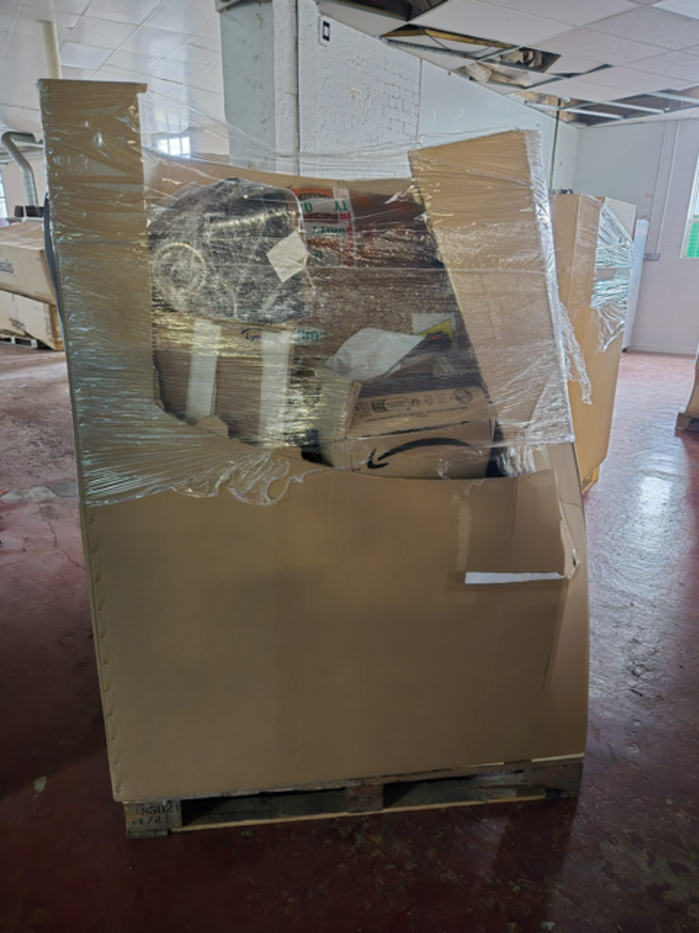 Large Pallet of UNBOXED High-End Kitchen & Appliances Stock – May Include: Air Fryers, Electric - Image 2 of 10