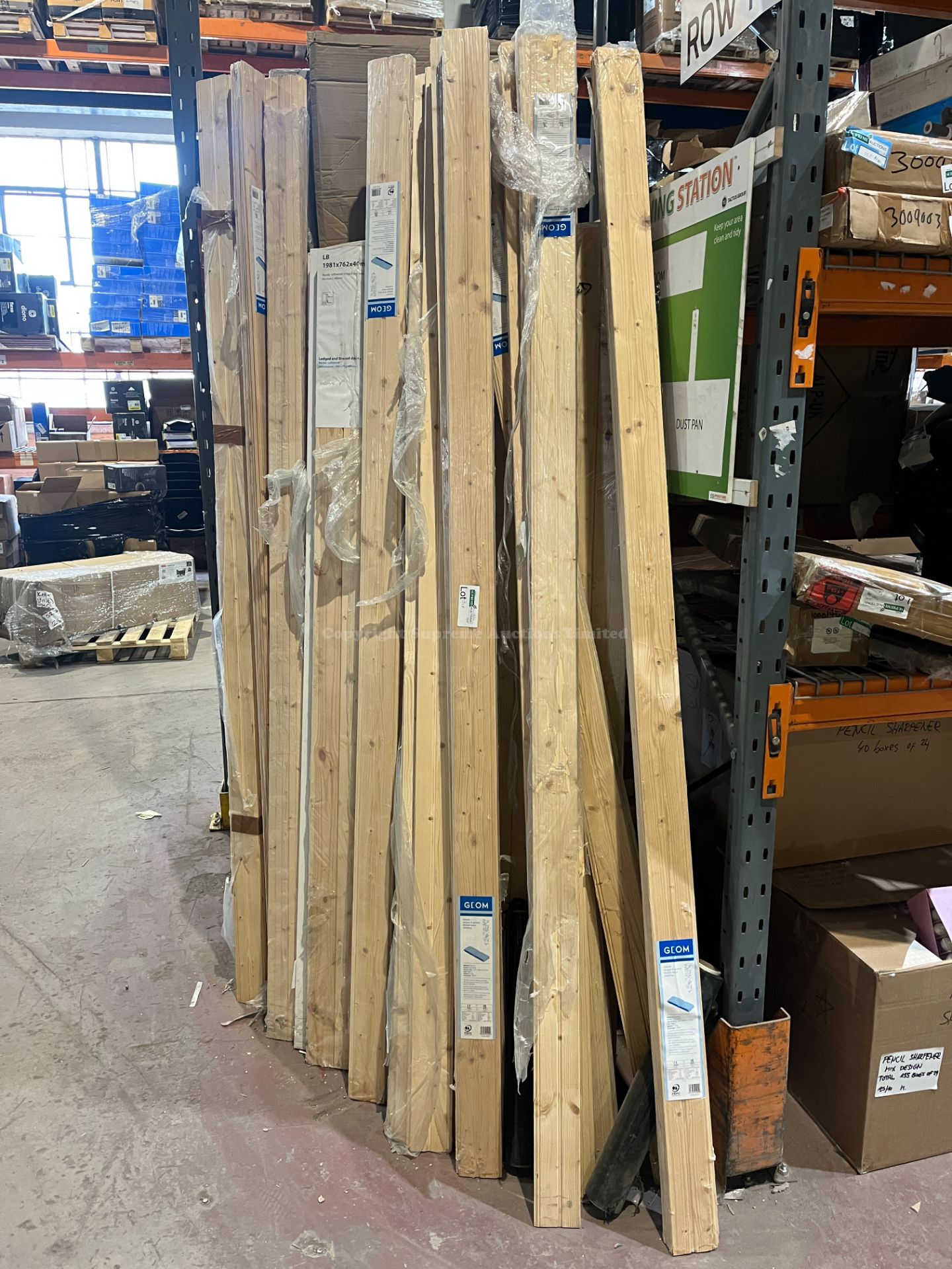 LARGE QUANTITY OF GEOM TONGUE AND GROOVE CLADDING R14-0