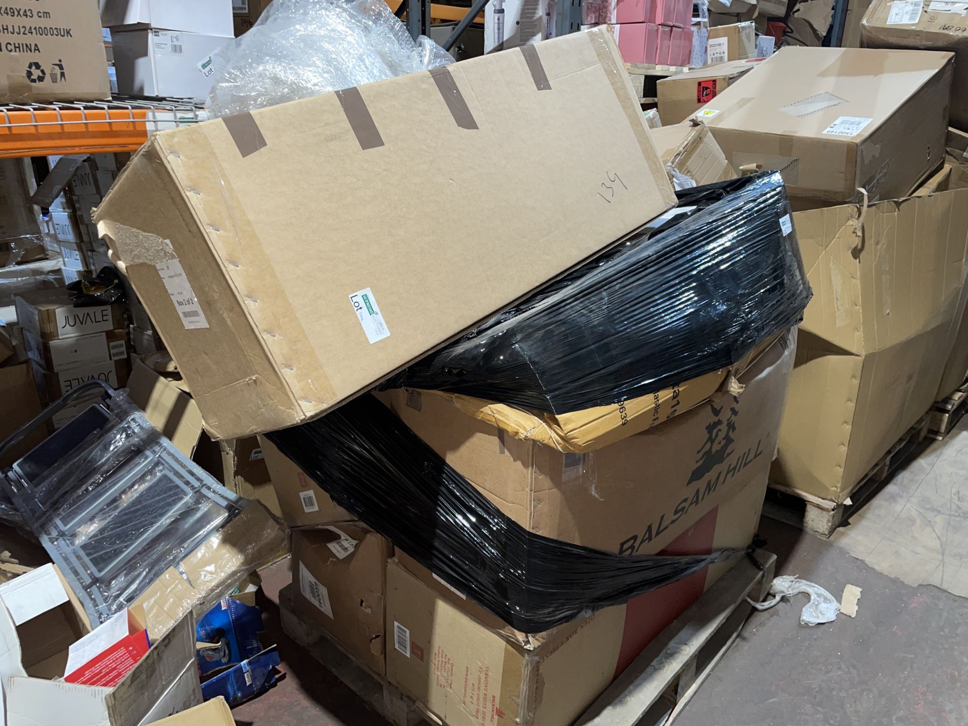 PALET TO CONTAIN 6 BOXES OF BH CHRISTMAS TREES (MAY BE PART BOXES) R13