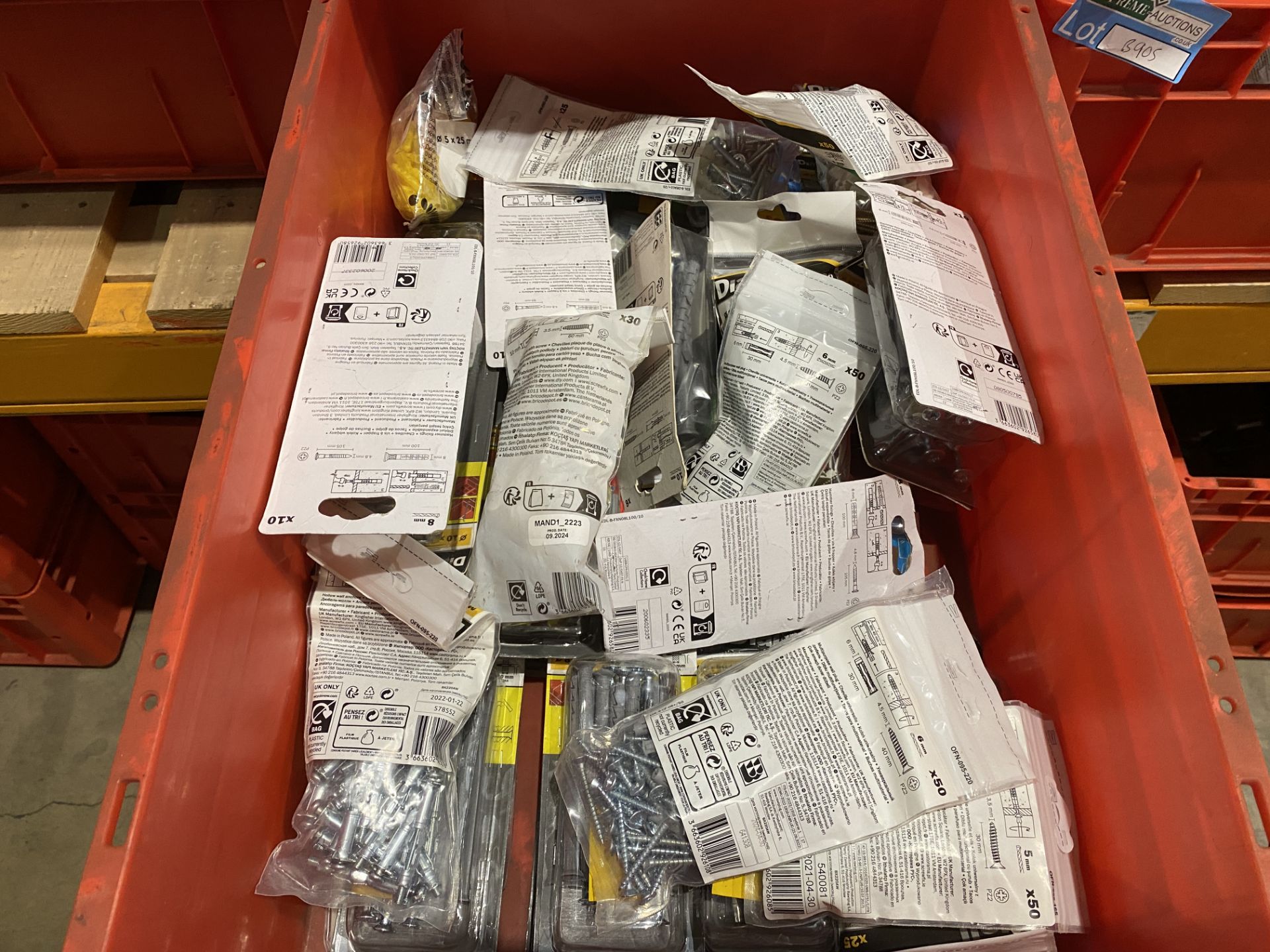 45PC BRAND NEW MIXED LOT INCLUDING BOLTS, SCREWS, WALL PLUGS, DIFFERENT SIZES (LOC: R34.5-B906)