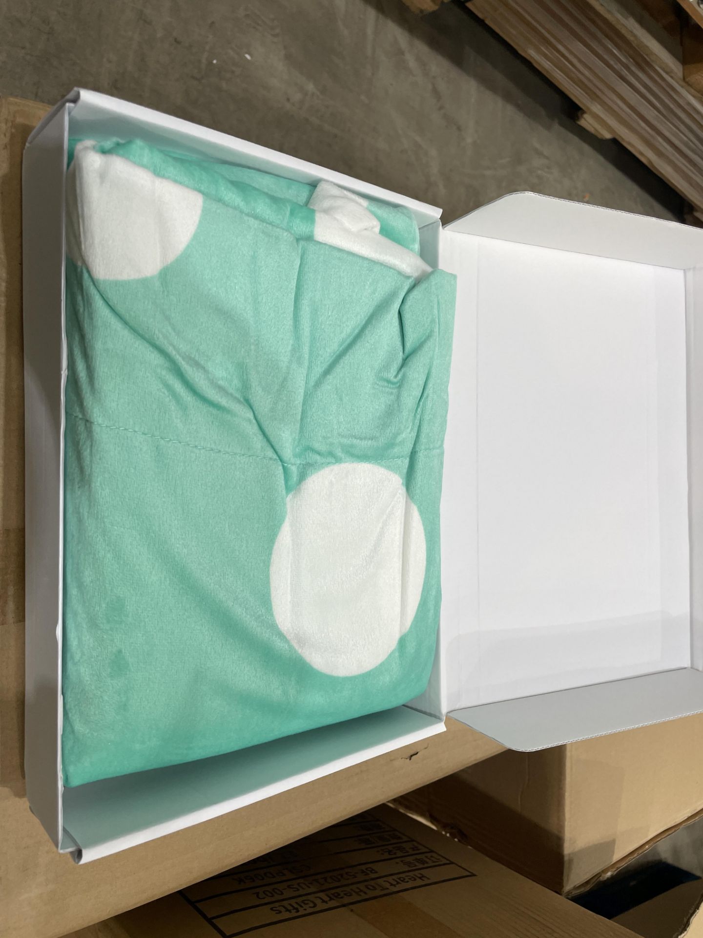 24 X BRAND NEW HEART TO HEART GIFTS PREMIUM PILLOW BED COVERS RRP £33 EACH (DESIGNS MAY VARY) (