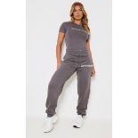 250 X BRAND NEW PIECES OF BRANDED WOMENS CLOTHING IN VARIOUS DESIGNS AND SIZES INCLUDING