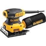 DEWALT DWE6411-GB 240 V 1/4 Sheet Orbital Sander. - SR1.5.6.