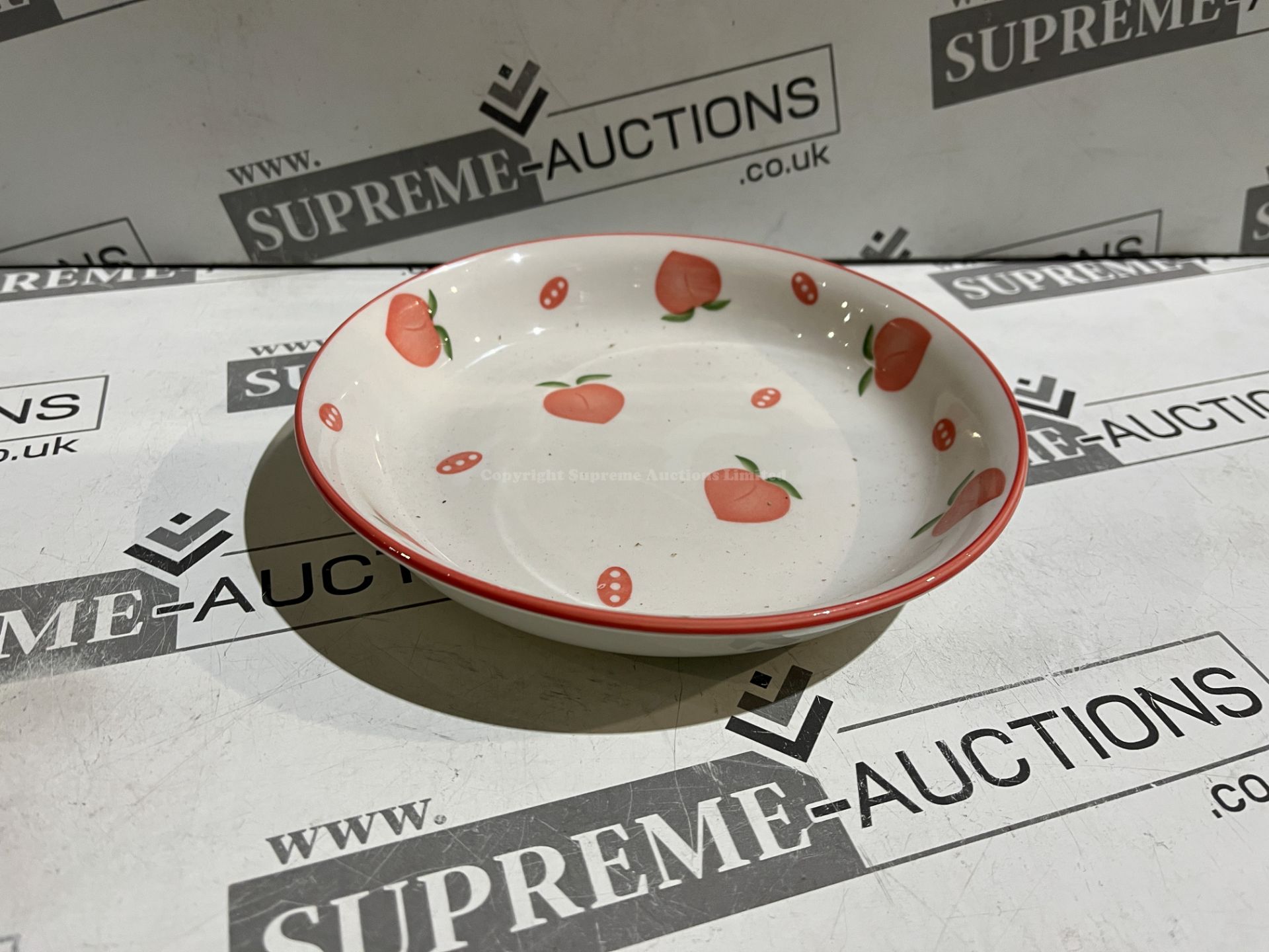 94 X BRAND NEW ASSORTED PREMIUM PLATES IN VARIOUS DESIGNS R7-5