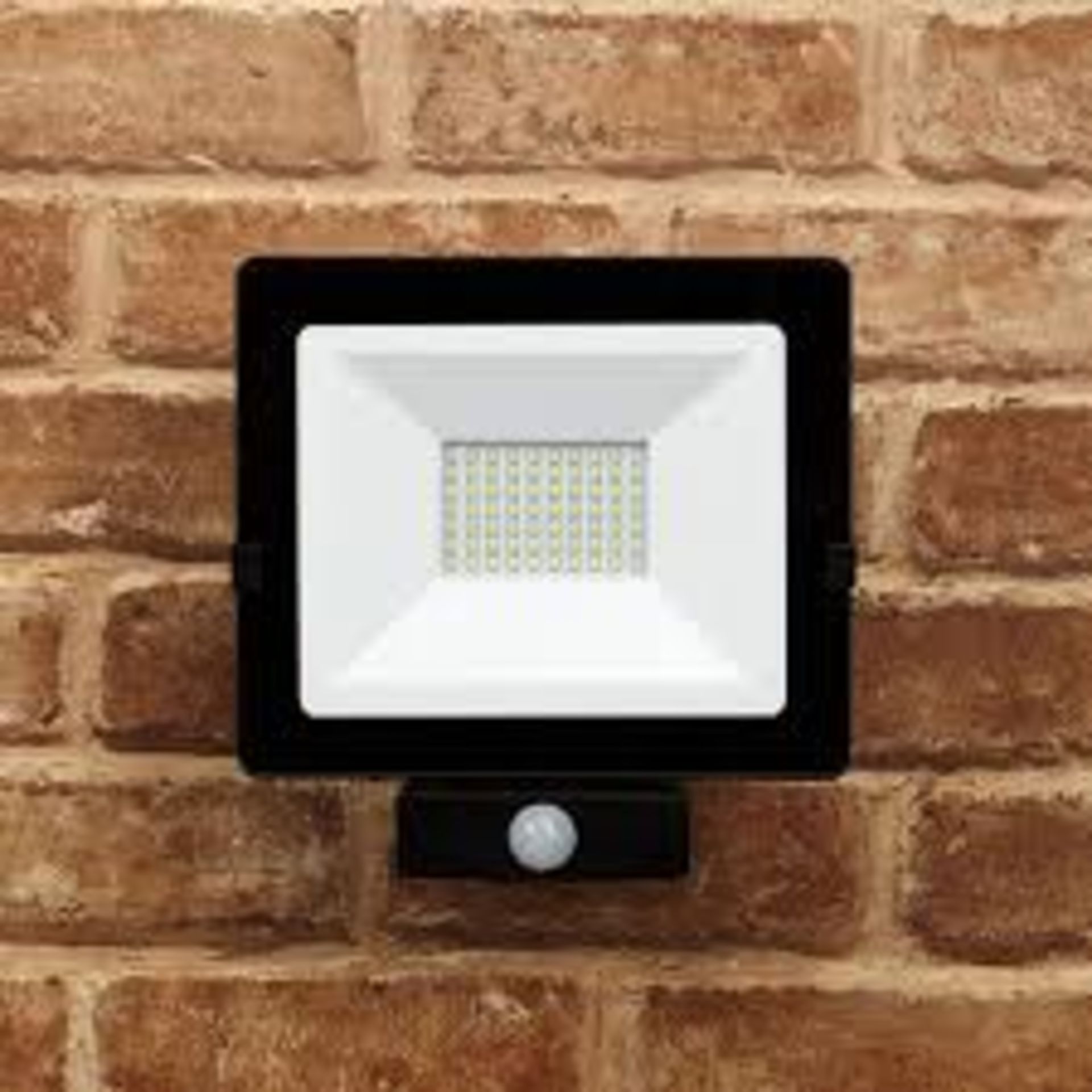 14 Pallets of Various Lighting Stock – Approx. 14,757 Items – RRP £52,284 – One Lot Sold as one - Image 21 of 21