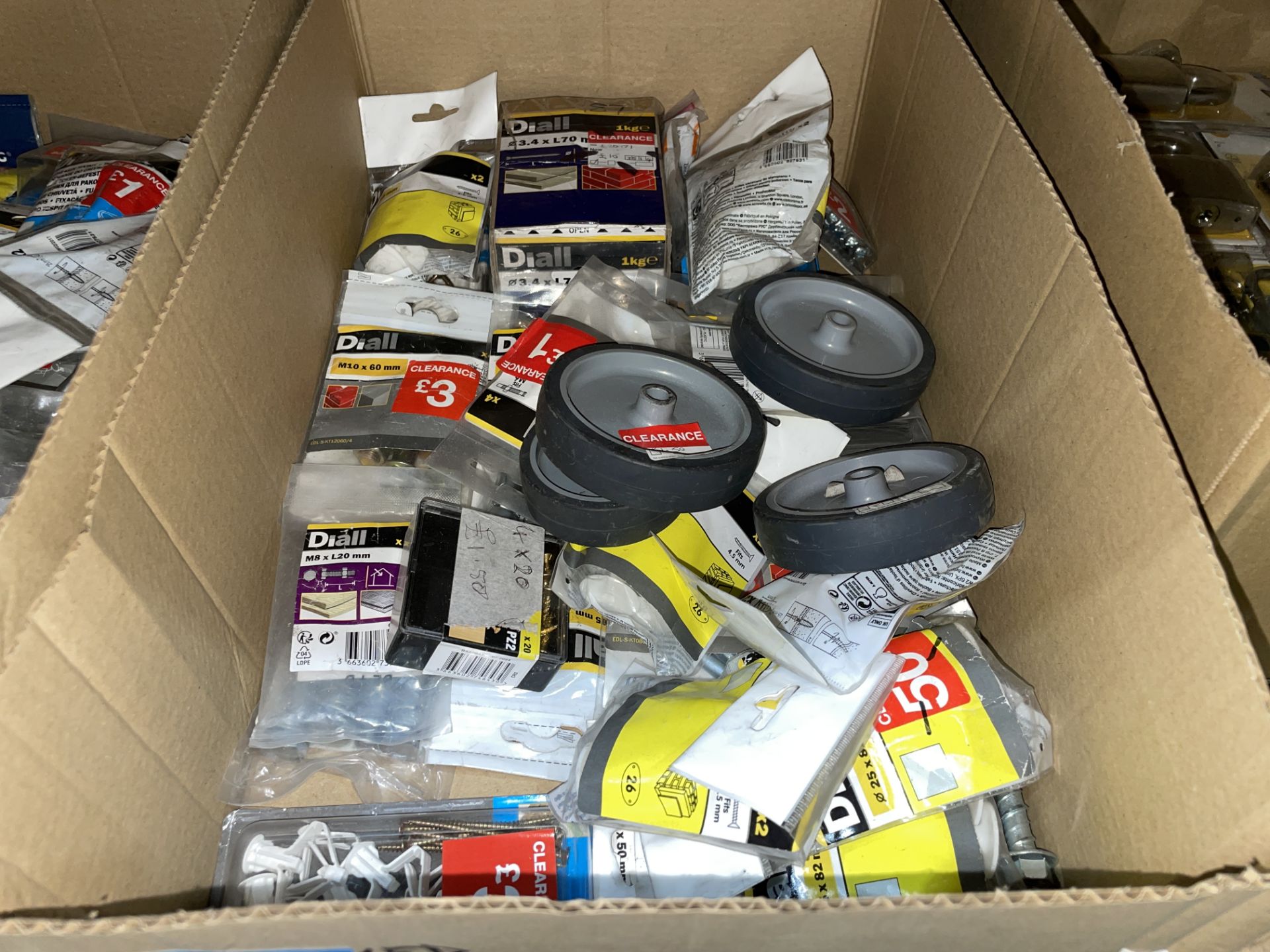 34PC BRAND NEW MIXED LOT INCLUDING SCREWS, HOOKS, BOLTS, FIXINGS, WHEELS, IN VARIOUS SIZES (LOC: