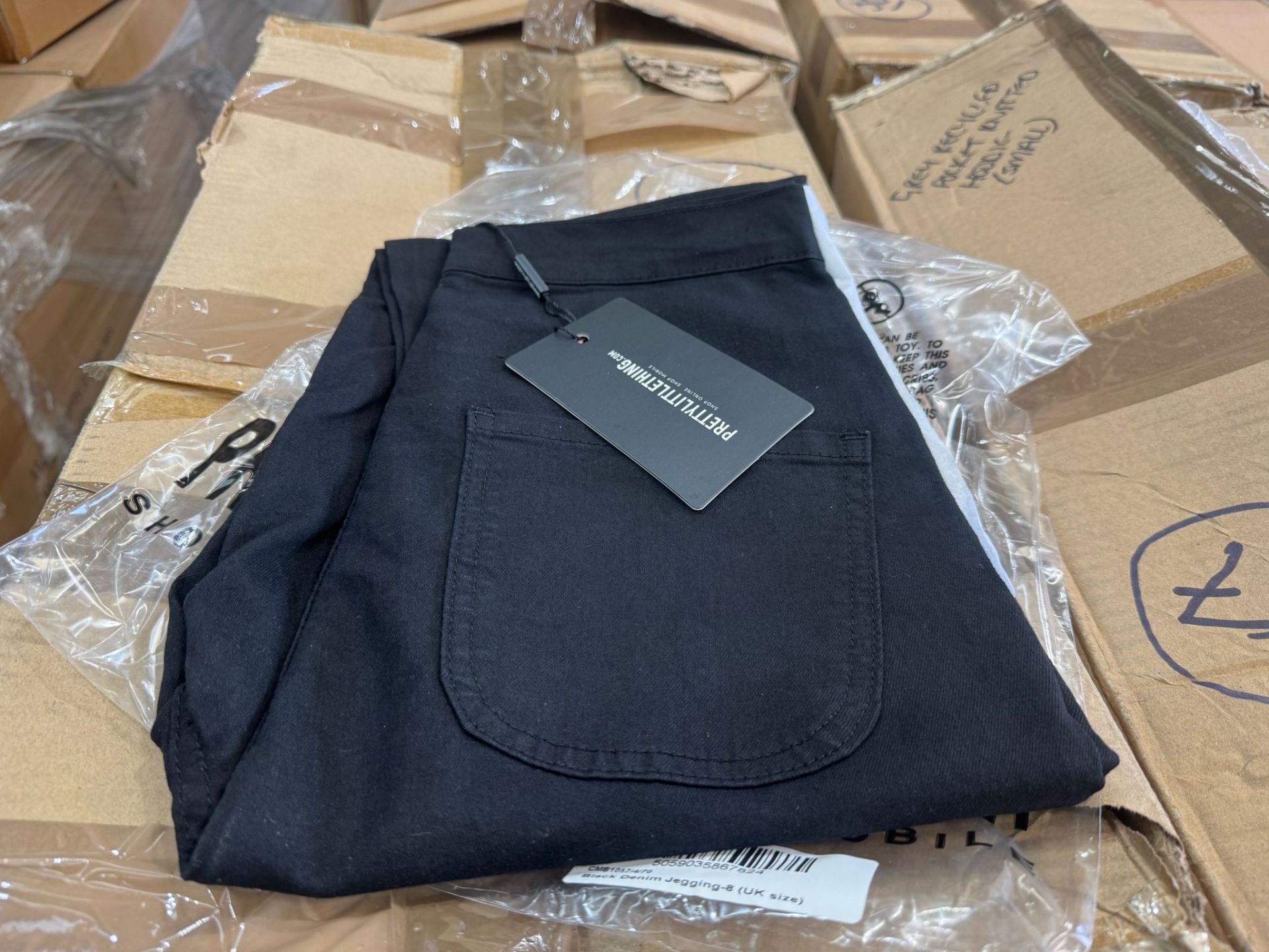 4,294 x PrettyLittleThing New Clothing (RRP £94,720.50) 4 pallets. Condition: New, individually - Image 13 of 27