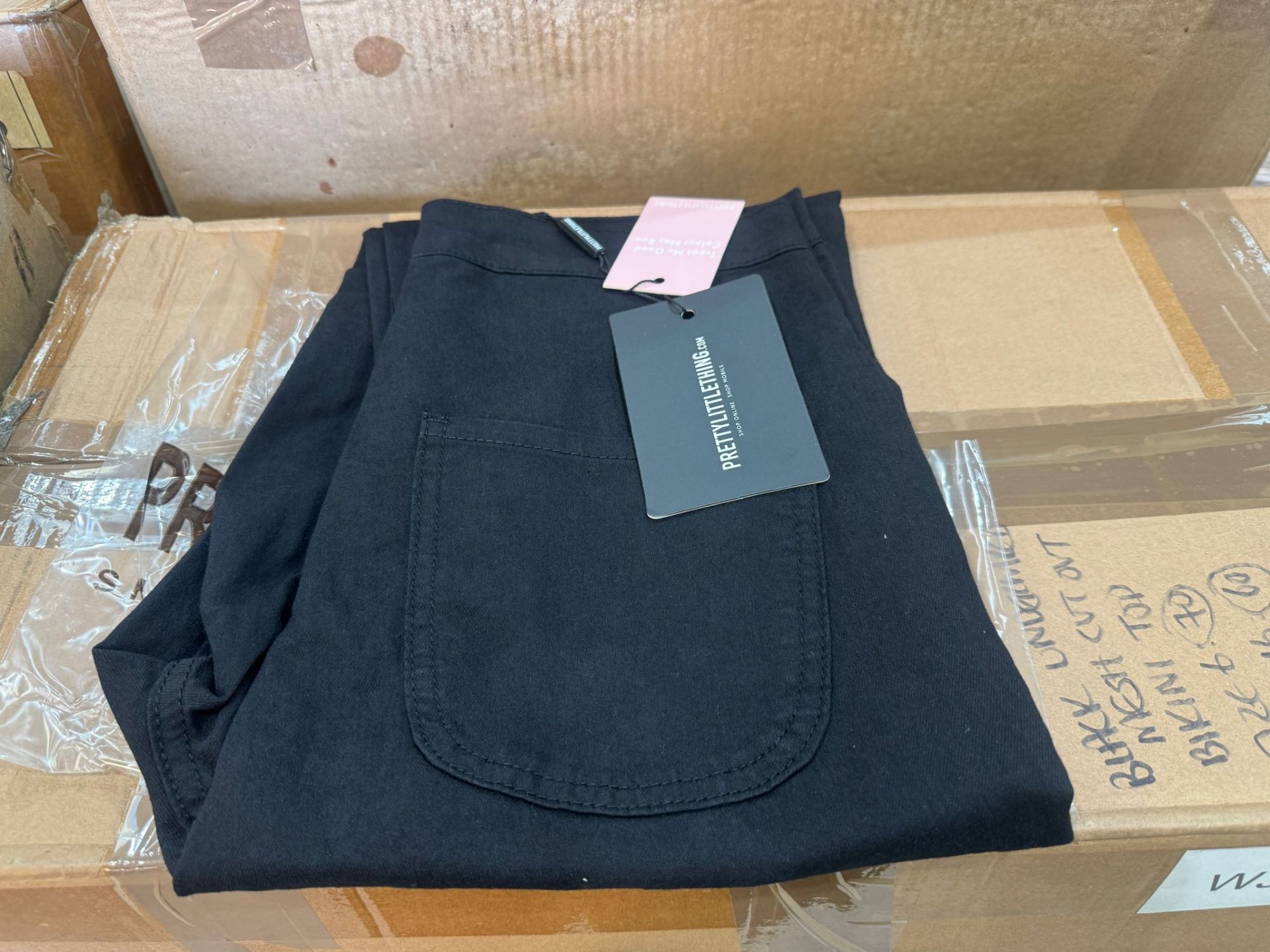 4,294 x PrettyLittleThing New Clothing (RRP £94,720.50) 4 pallets. Condition: New, individually - Image 20 of 27