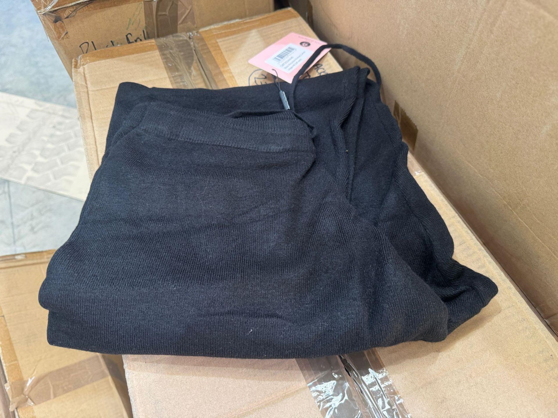 4,294 x PrettyLittleThing New Clothing (RRP £94,720.50) 4 pallets. Condition: New, individually - Image 8 of 27