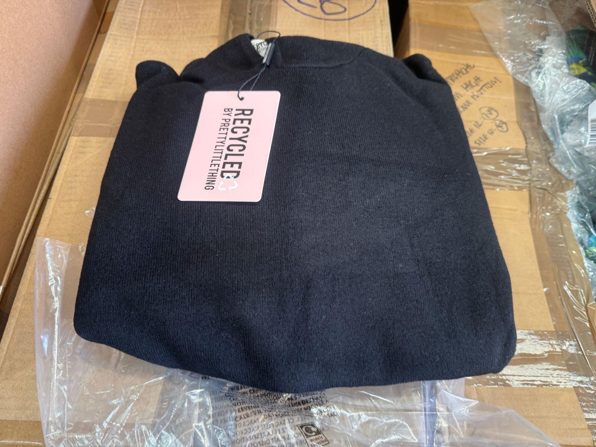 4,294 x PrettyLittleThing New Clothing (RRP £94,720.50) 4 pallets. Condition: New, individually - Image 7 of 27