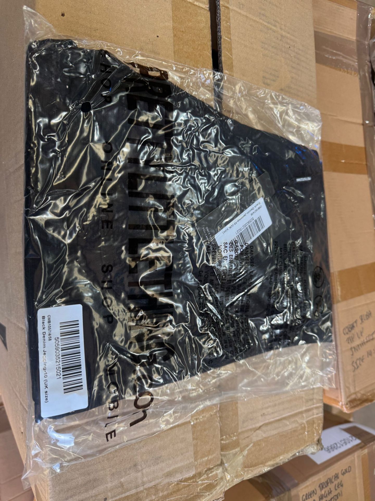 4,294 x PrettyLittleThing New Clothing (RRP £94,720.50) 4 pallets. Condition: New, individually - Image 22 of 27