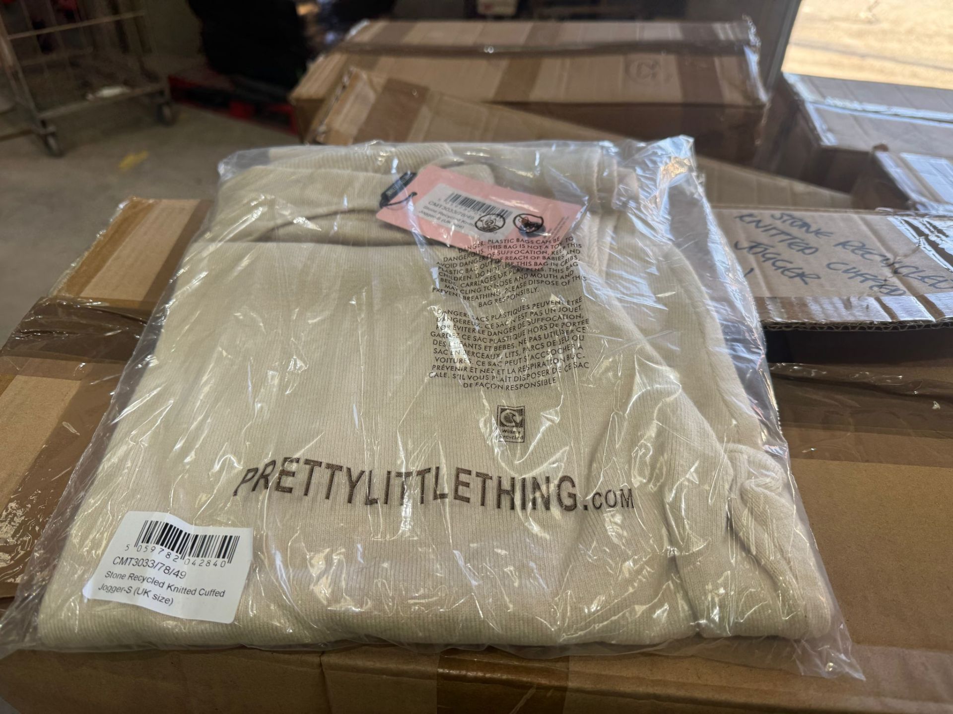4,294 x PrettyLittleThing New Clothing (RRP £94,720.50) 4 pallets. Condition: New, individually - Image 24 of 27