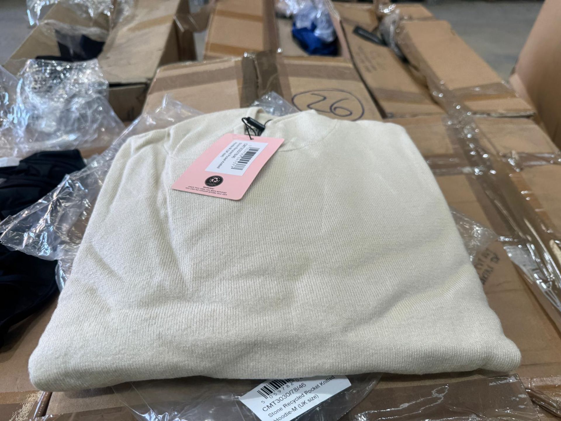 4,294 x PrettyLittleThing New Clothing (RRP £94,720.50) 4 pallets. Condition: New, individually - Image 16 of 27