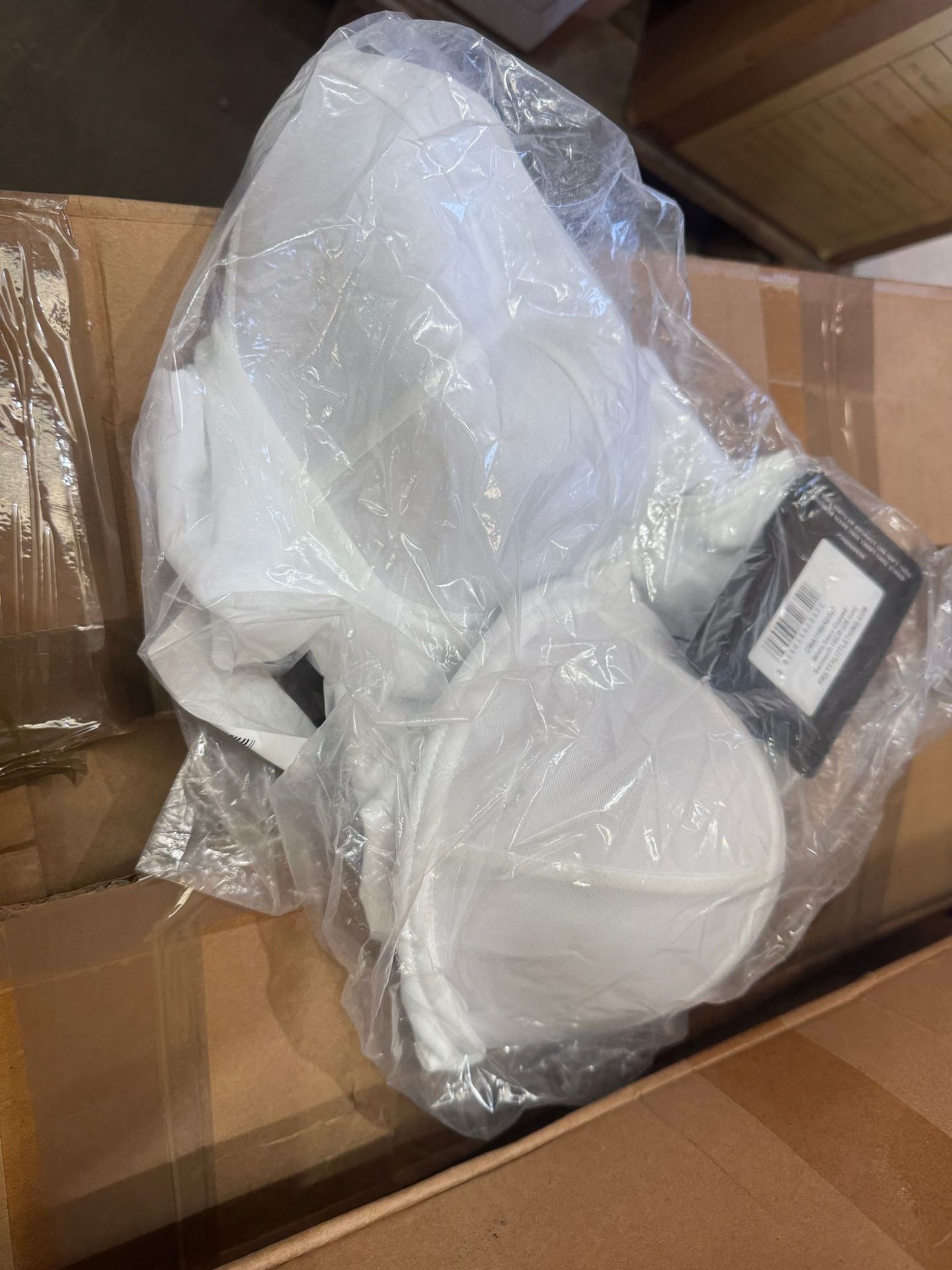 4,294 x PrettyLittleThing New Clothing (RRP £94,720.50) 4 pallets. Condition: New, individually - Image 21 of 27