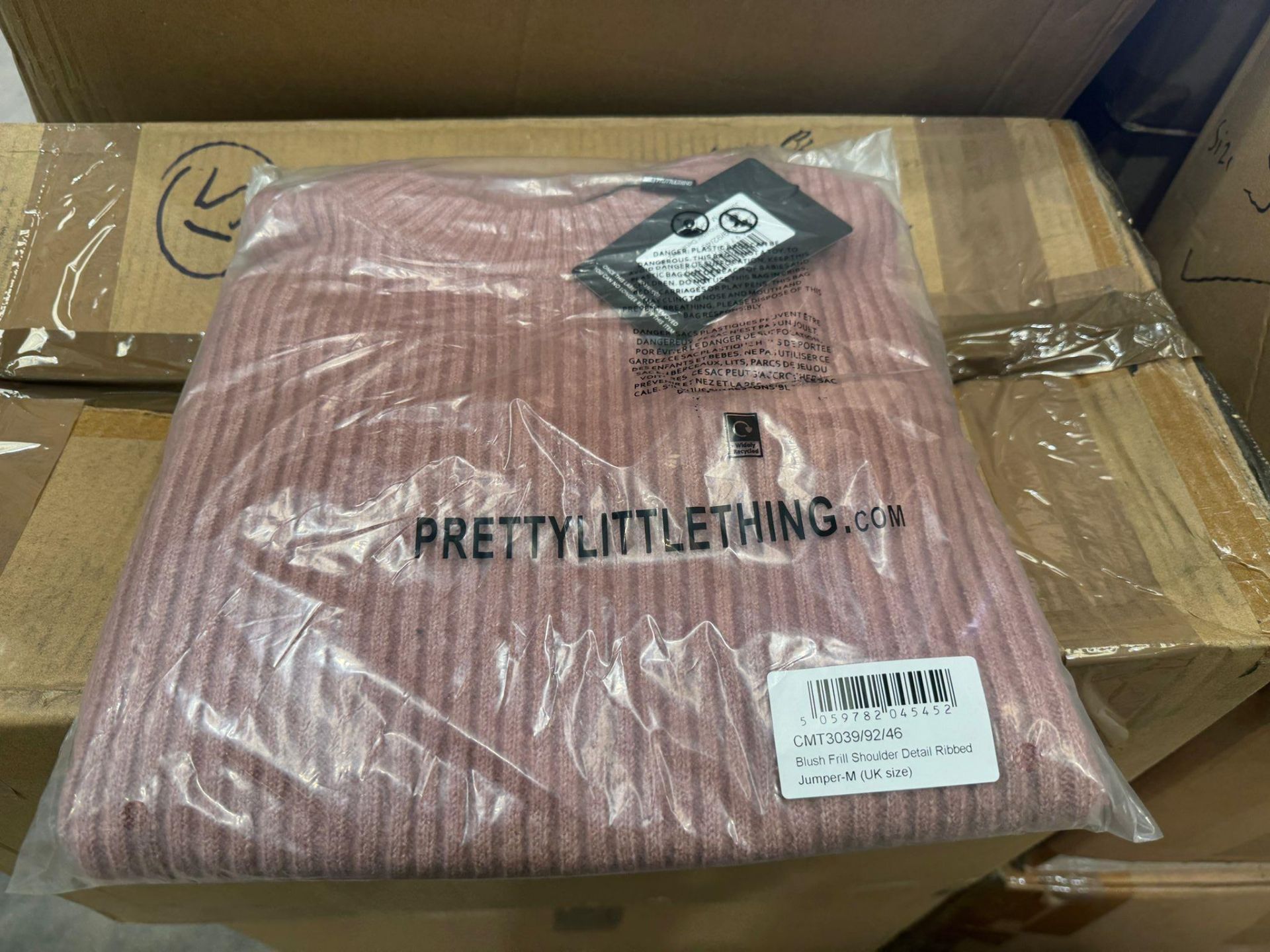4,294 x PrettyLittleThing New Clothing (RRP £94,720.50) 4 pallets. Condition: New, individually - Image 12 of 27