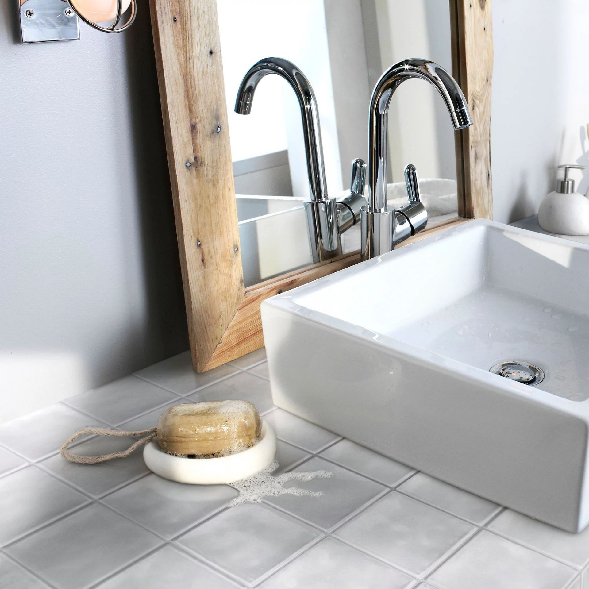 Pallet to Contain 72 x Nimbus Cloud Gloss Plain Embossed Ceramic Indoor Wall Tile, Pack 84, (L)100mm - Image 2 of 2