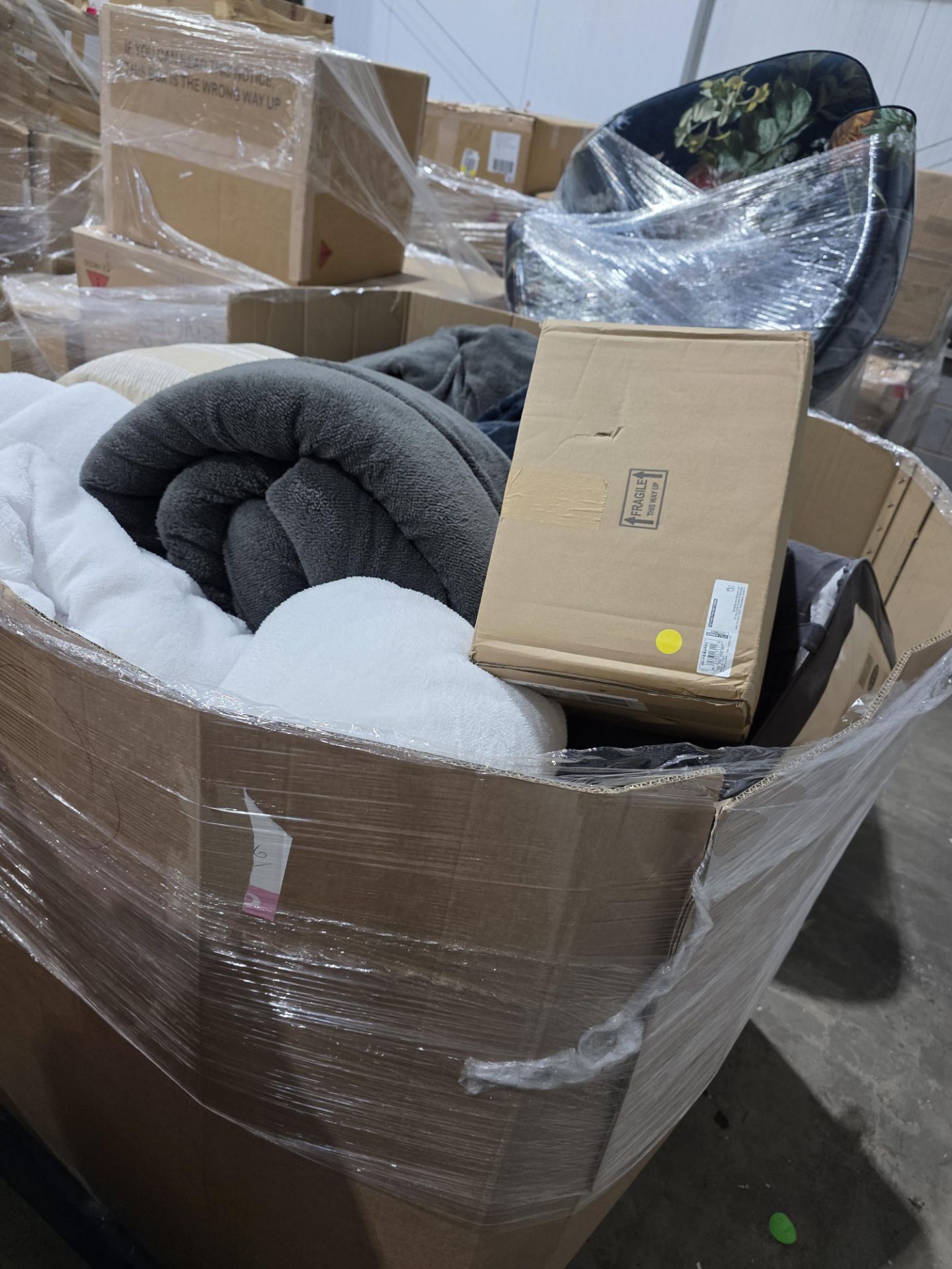 Mixed Unchecked Pallet – Direct from Marks & Spencer. Excellent Resale Opportunity – Top Branded - Image 29 of 53