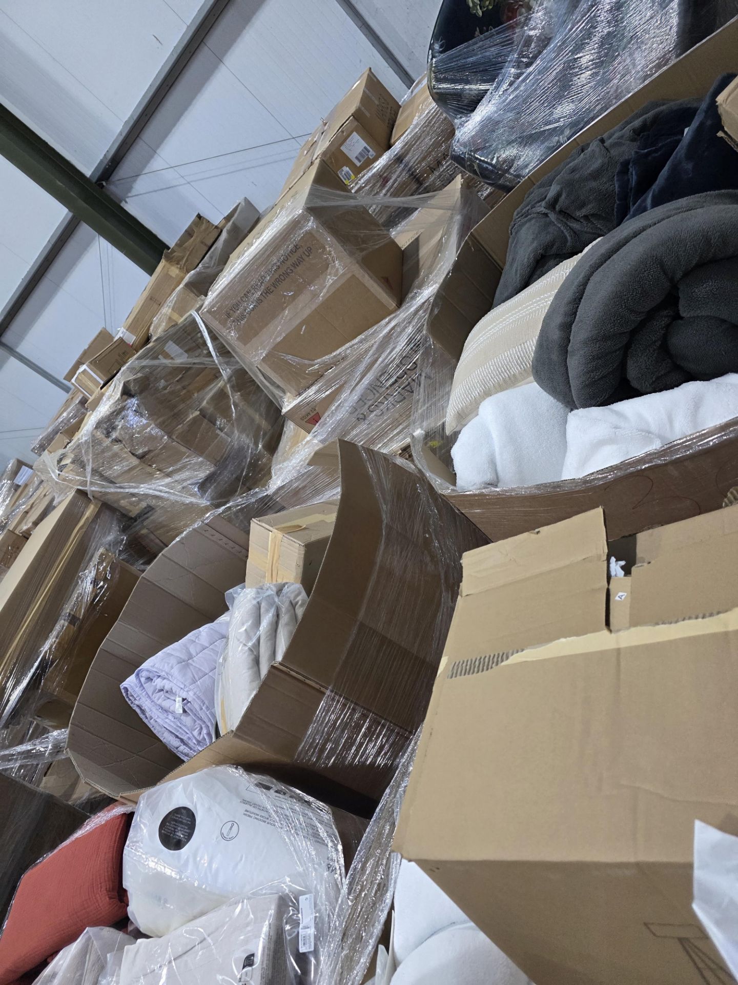 Mixed Unchecked Pallet – Direct from Marks & Spencer. Excellent Resale Opportunity – Top Branded - Image 30 of 53