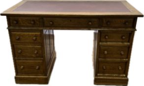 Late 19th / early 20th century oak writing desk, with inset leather top, approximate measurements: