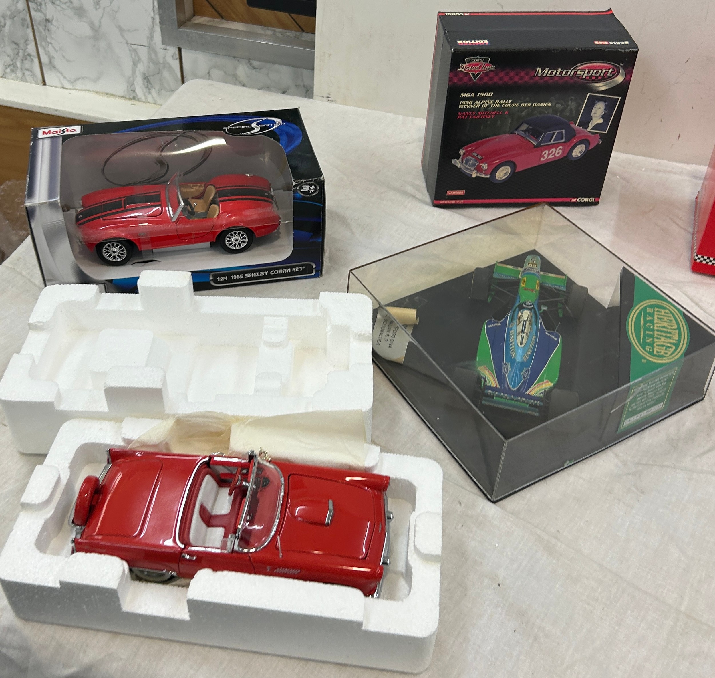 Selection of boxed die cast collectors vehicles to include Franklin Mint 1930 Duesenberg model J - Image 2 of 10