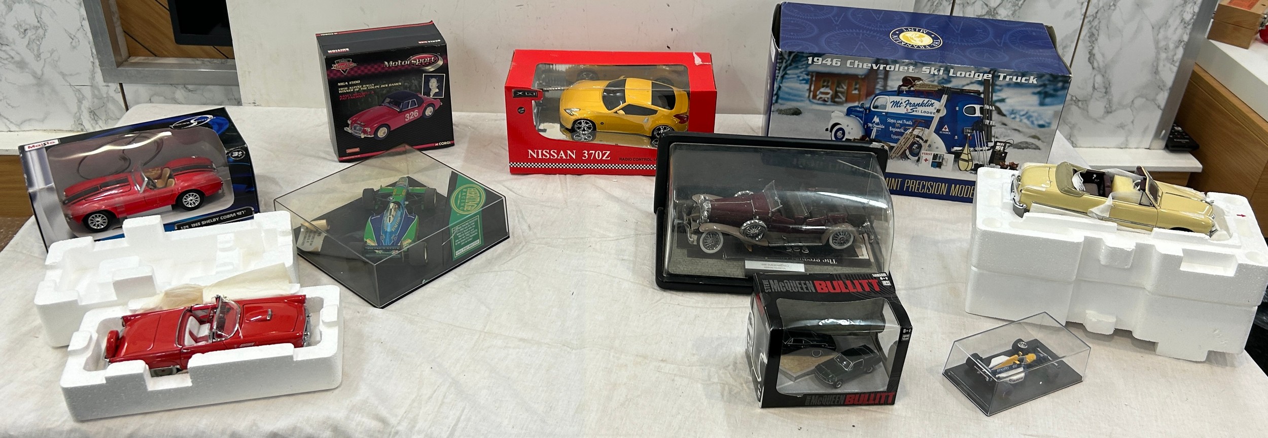 Selection of boxed die cast collectors vehicles to include Franklin Mint 1930 Duesenberg model J - Image 6 of 10