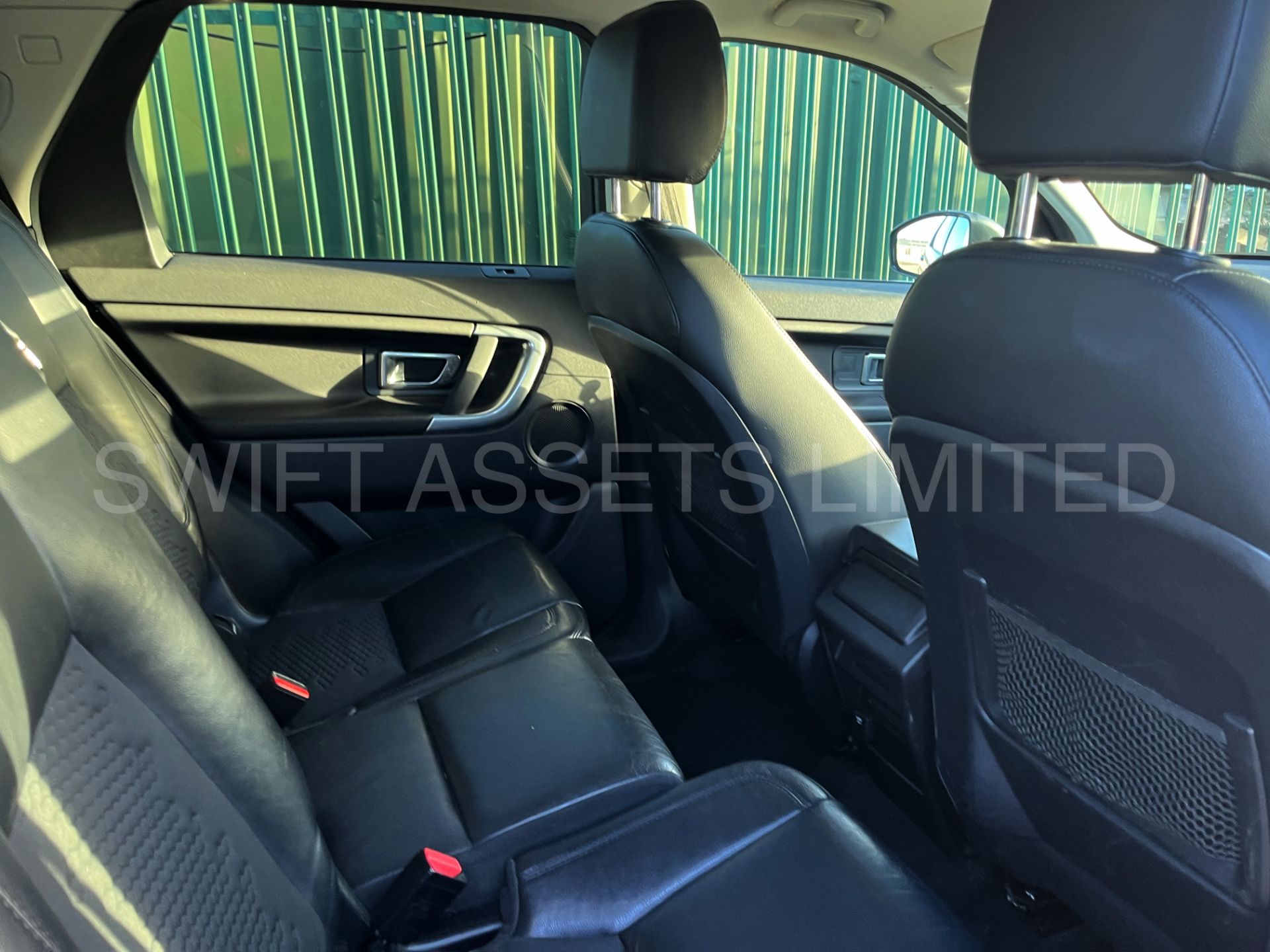 LAND ROVER DISCOVERY SPORT TD4 *SE TECH* AUTO - 7 SEATER - 2016 MODEL - AIR CON - SAT NAV - EURO 6 - Image 13 of 14