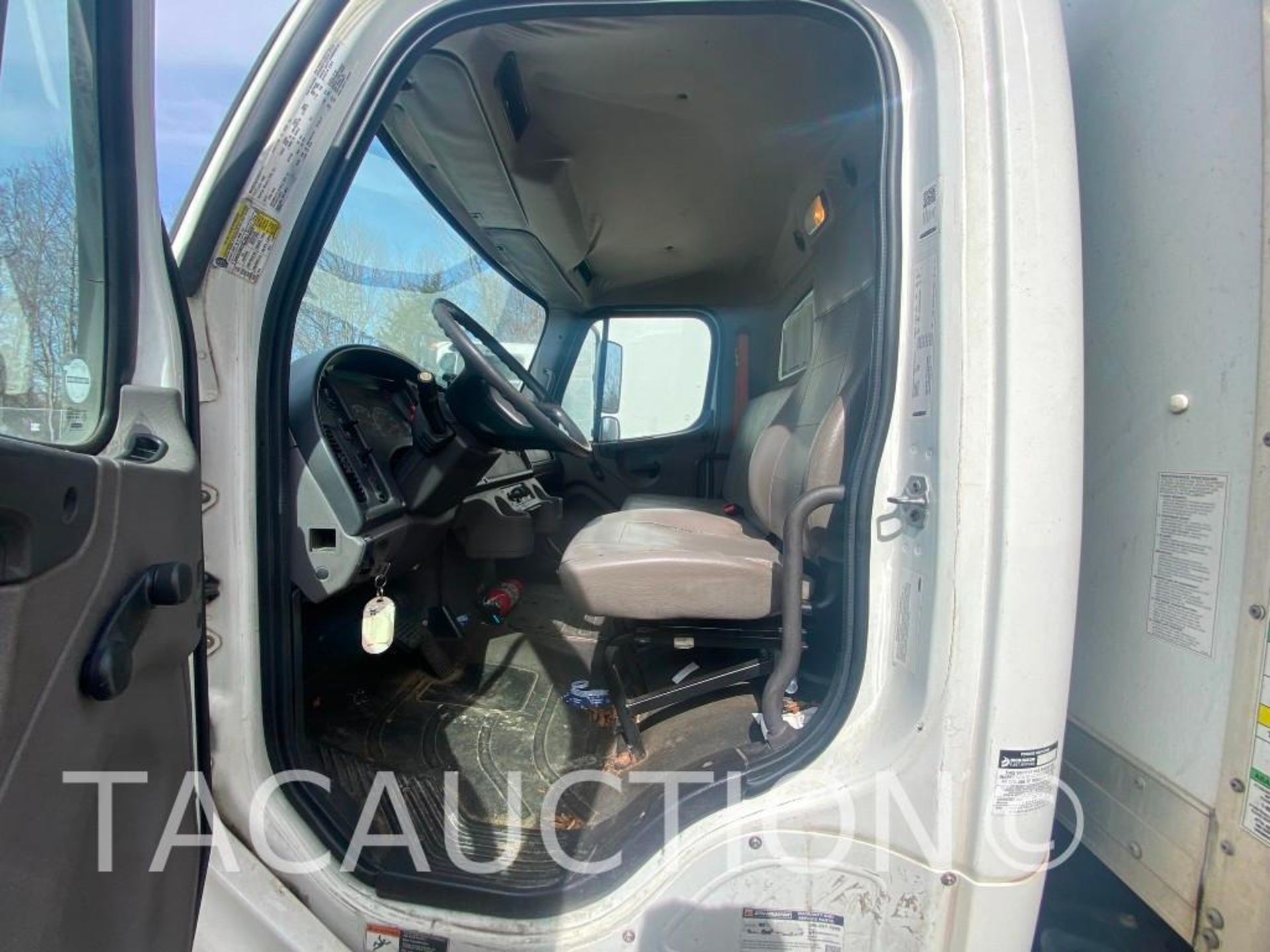 2017 Freightliner M2106 26ft Box Truck - Image 54 of 68