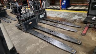 Crown Electric Rider Pallet Jack, mod. PE-4500-80, ser. 10005661, 24 V., 8000 lb @ 24 inches load