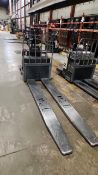 Crown Electric Walkie Rider Pallet Truck, mod. PE-500-80, ser. 10016025, 24 V., 8000 lb @ 24