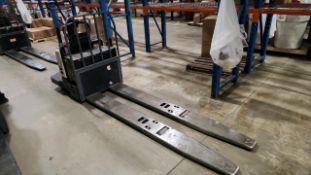 Crown Electric Rider Pallet Jack, mod. PE-4500-80, ser. 10016032, 24 V., 8000 lb @ 24 inches load