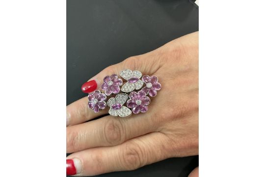 Beautiful 18ct White Gold Pink Sapphire & Diamond Flower Ring - Approx 25.07g - £13000 INS VAL - Image 2 of 6