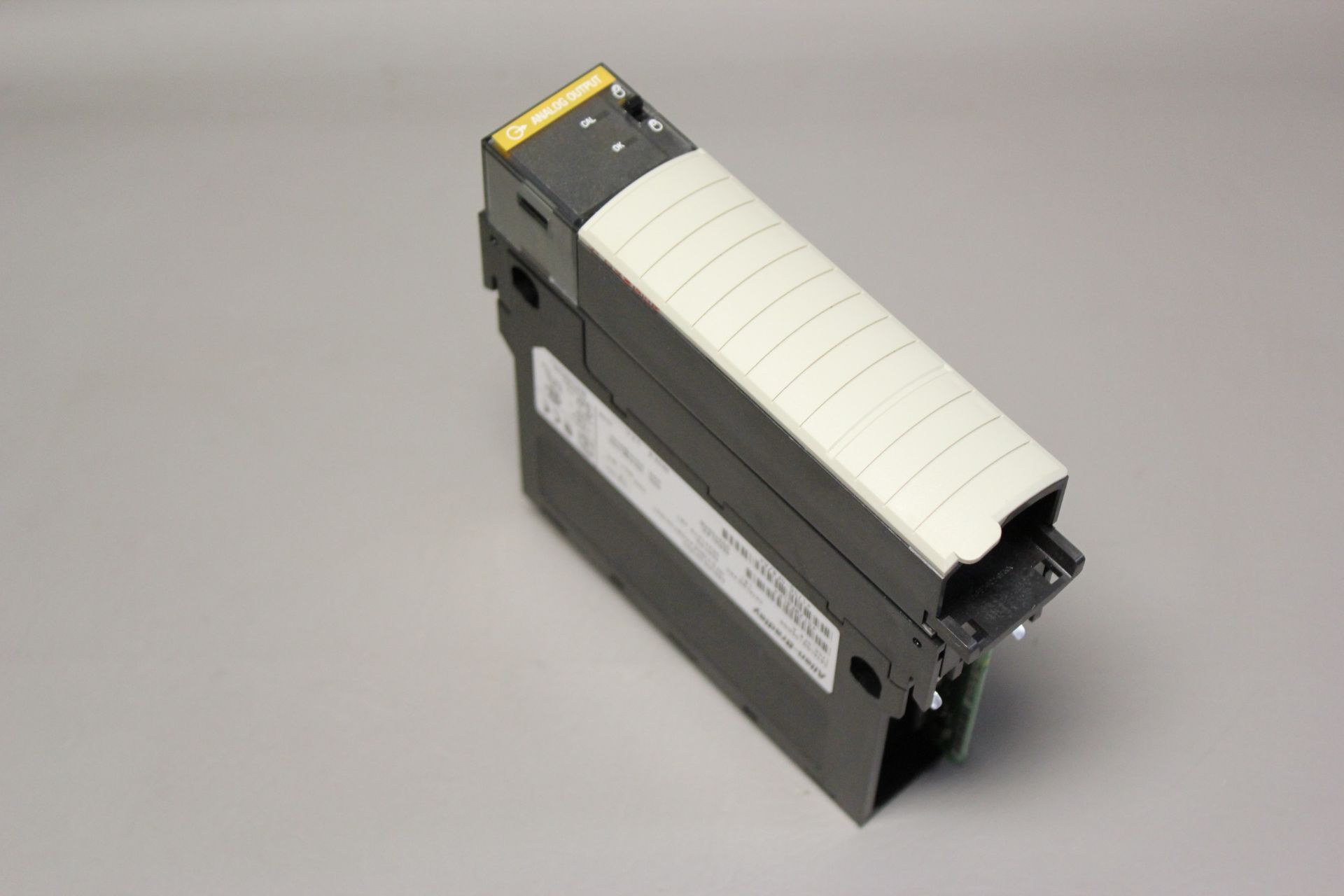 ALLEN BRADLEY CONTROLLOGIX ANALOG OUTPUT PLC MODULE 1756-0F8 A LOC:AS23 ...