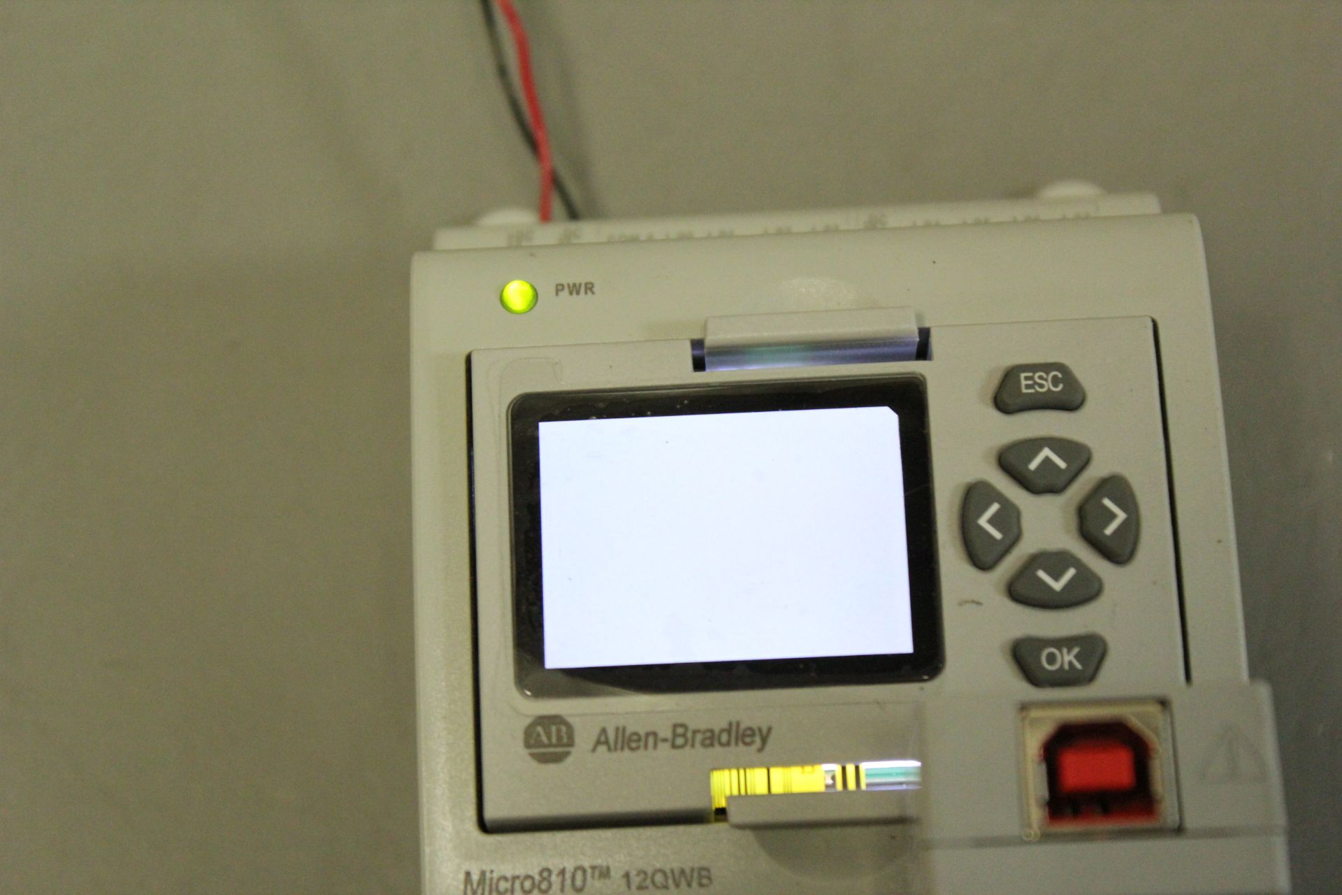 Micro810 Controller Board Lab ALLEN BRADLEY MICRO810 PLC MODULE WITH LCD & USB COMM MODULE 2080-LC10 ...