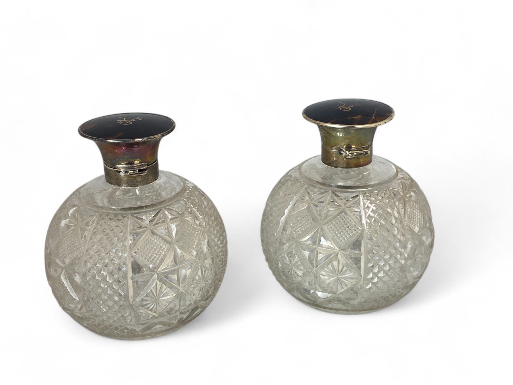 A pair of silver topped scent bottles and two silver dishes - Image 13 of 18