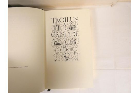 FOLIO SOCIETY.  Troilus & Criseyde by Geoffrey Chaucer. Ltd. ed. 152/1250. Wood eng. illus. & - Image 4 of 9