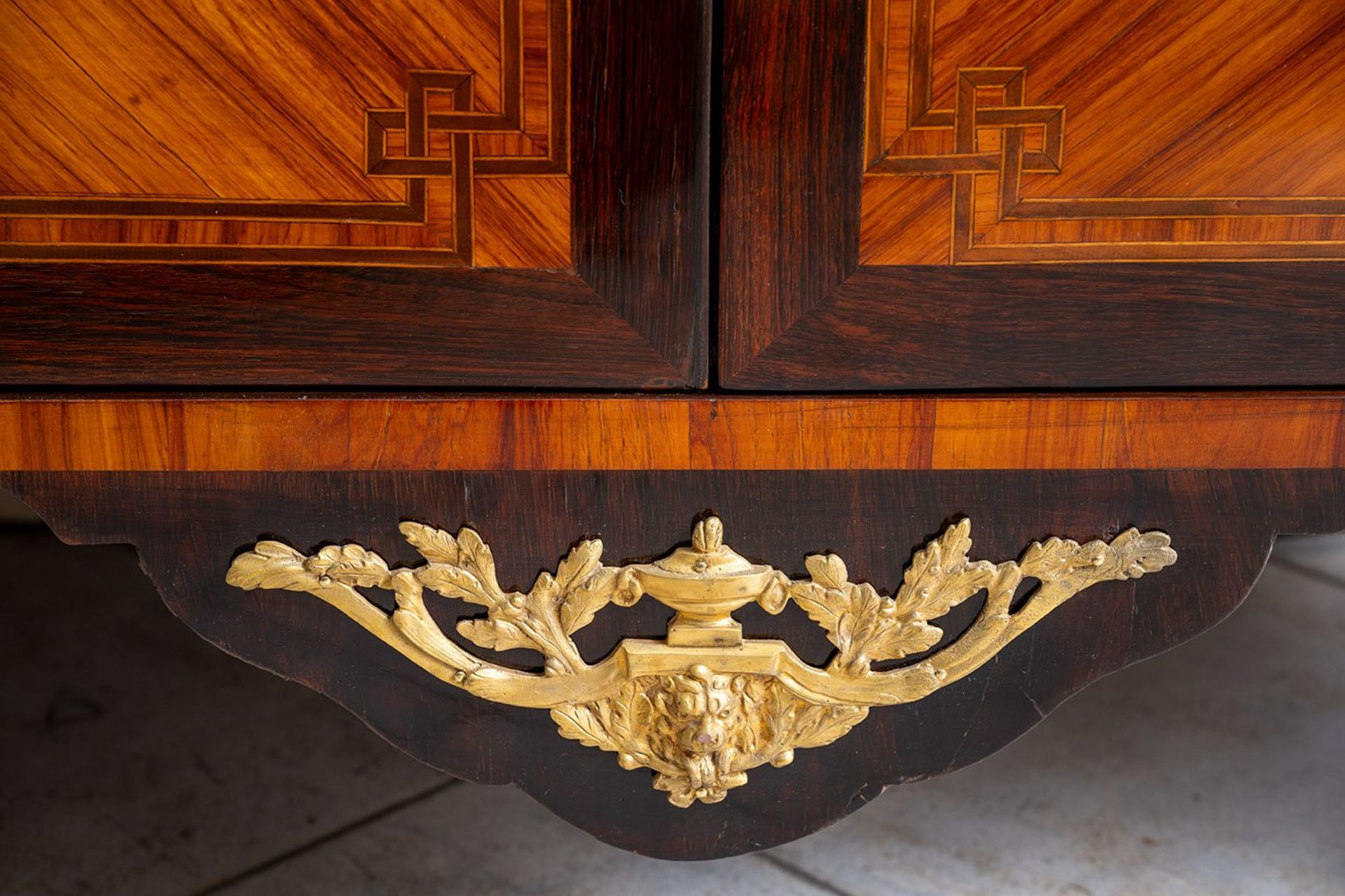 French Napoleon III sideboard in exotic woods. - Bild 4 aus 7