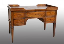 Antique Louis XVI desk in solid walnut, 18th century.