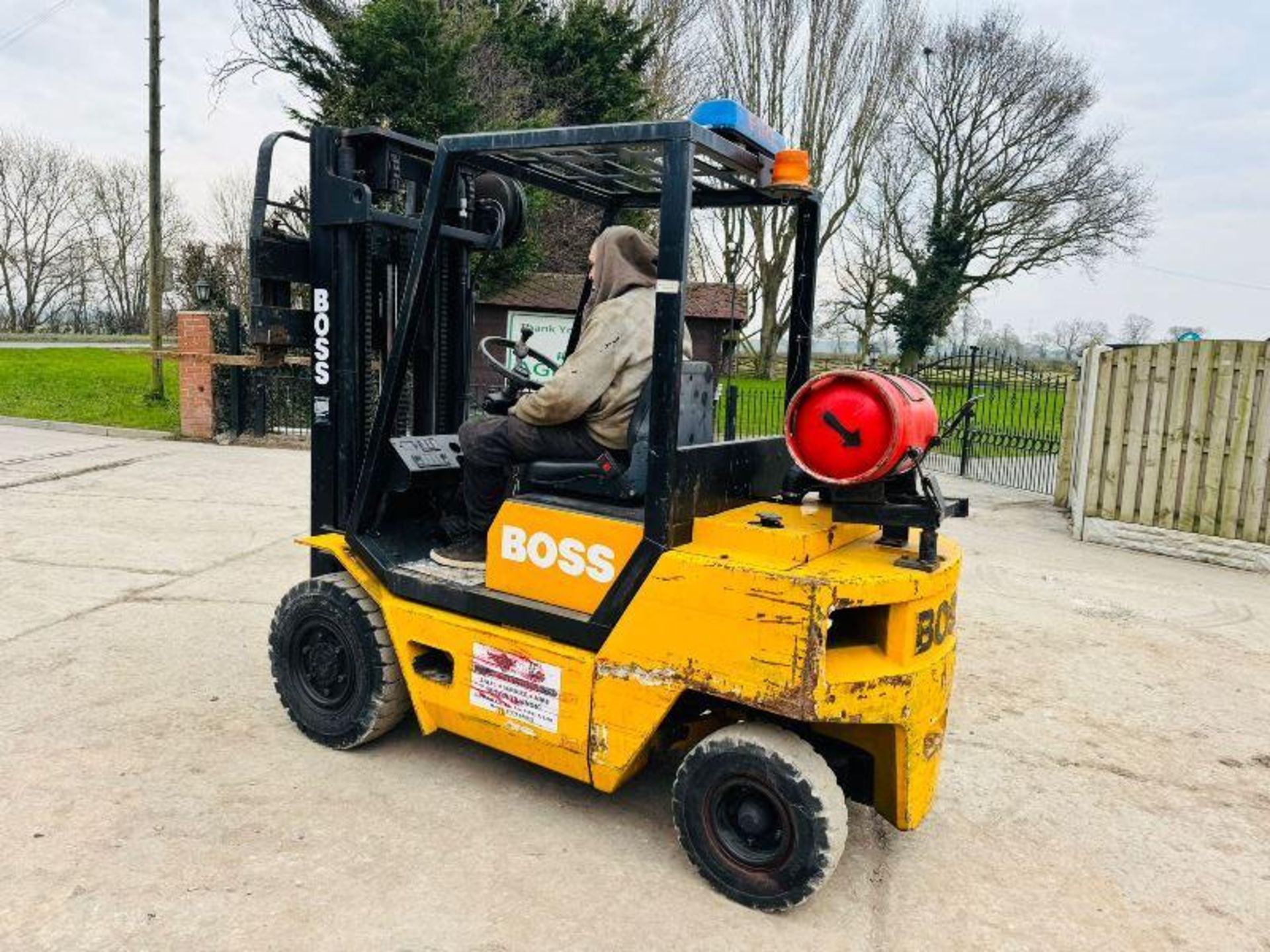 BOSS GAS FORKLIFT *SIDESHIFT*C/W PALLET TINES* - Image 6 of 13